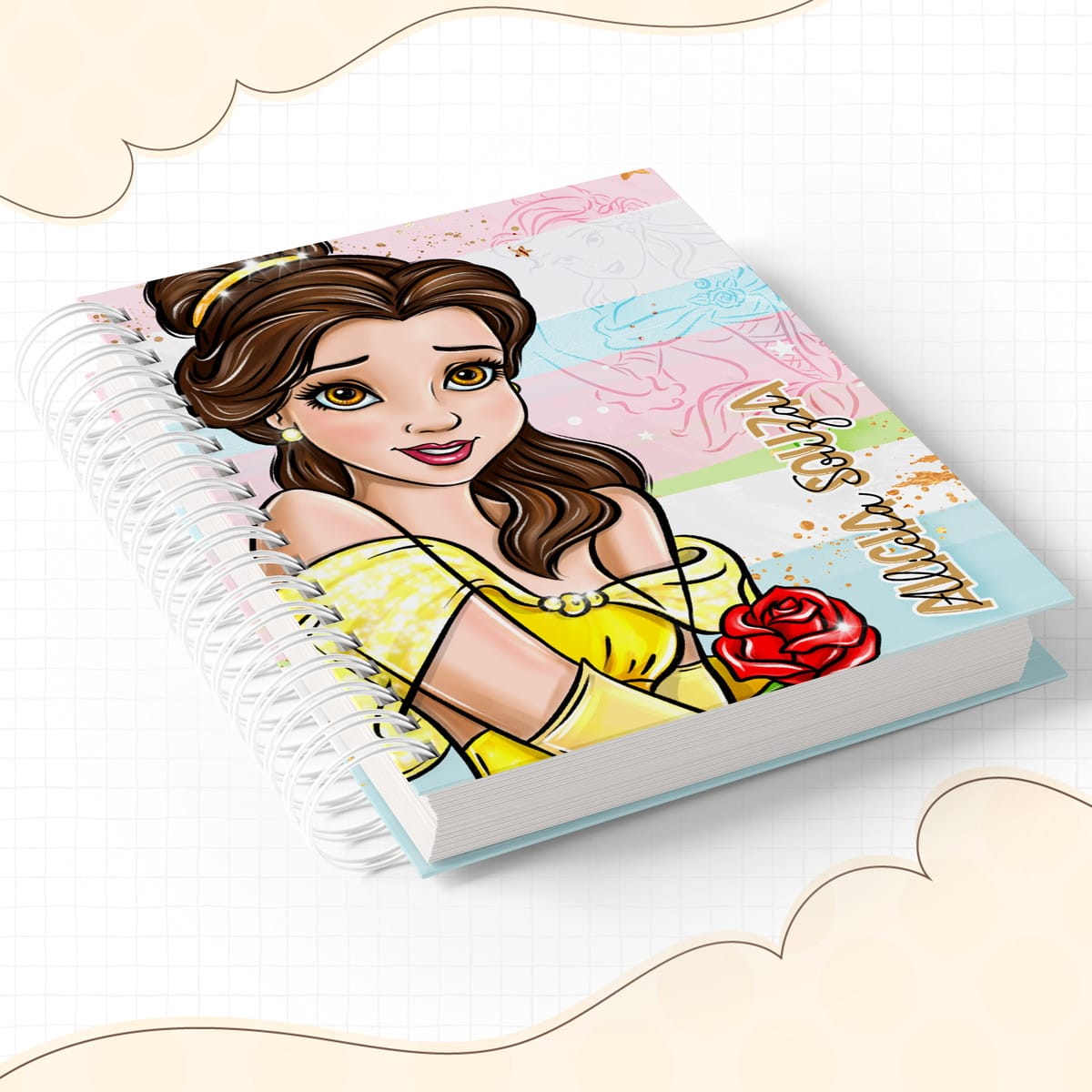 Kit Escolar Digital Bela e a Fera Arquivo Editável 2 Arte digital de personagem feminina em vestido amarelo segurando rosa vermelha, capa de caderno.