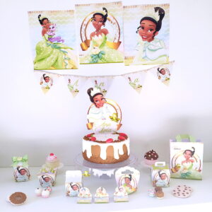 Mesa decorada com tema de festa infantil de princesa de vestido verde.