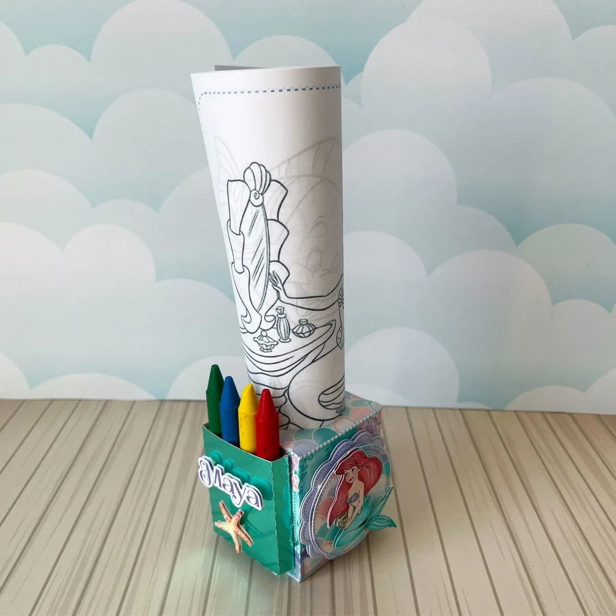 Kit Festa Ariel Luxo 3 Suporte de papel azul com giz de cera e desenho para colorir