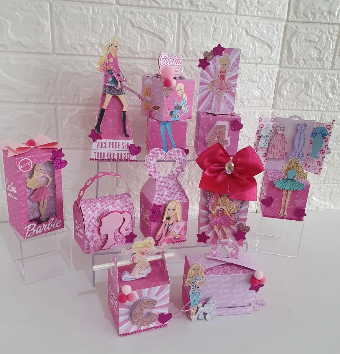Kit Festa Barbie 1 Conjunto de caixas de papel decoradas com tema de boneca em tons rosas
