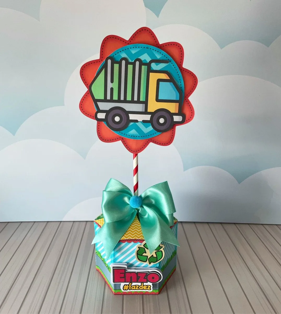 Kit Festa Caminhão do Lixo 4 Topo de bolo personalizado com tema de caminhão de lixo colorido
