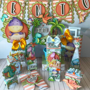 Kit Festa Dino Aquarela Digital para Personalizar 26 Decoração de festa infantil personalizada com tema de dinossauros, caixas coloridas e banners.