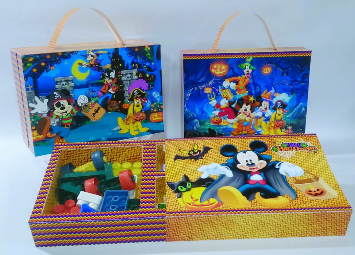 Kit Festa Mickey Halloween Digital para Imprimir 1 Três caixas decoradas com tema de Halloween e personagens infantis coloridos.