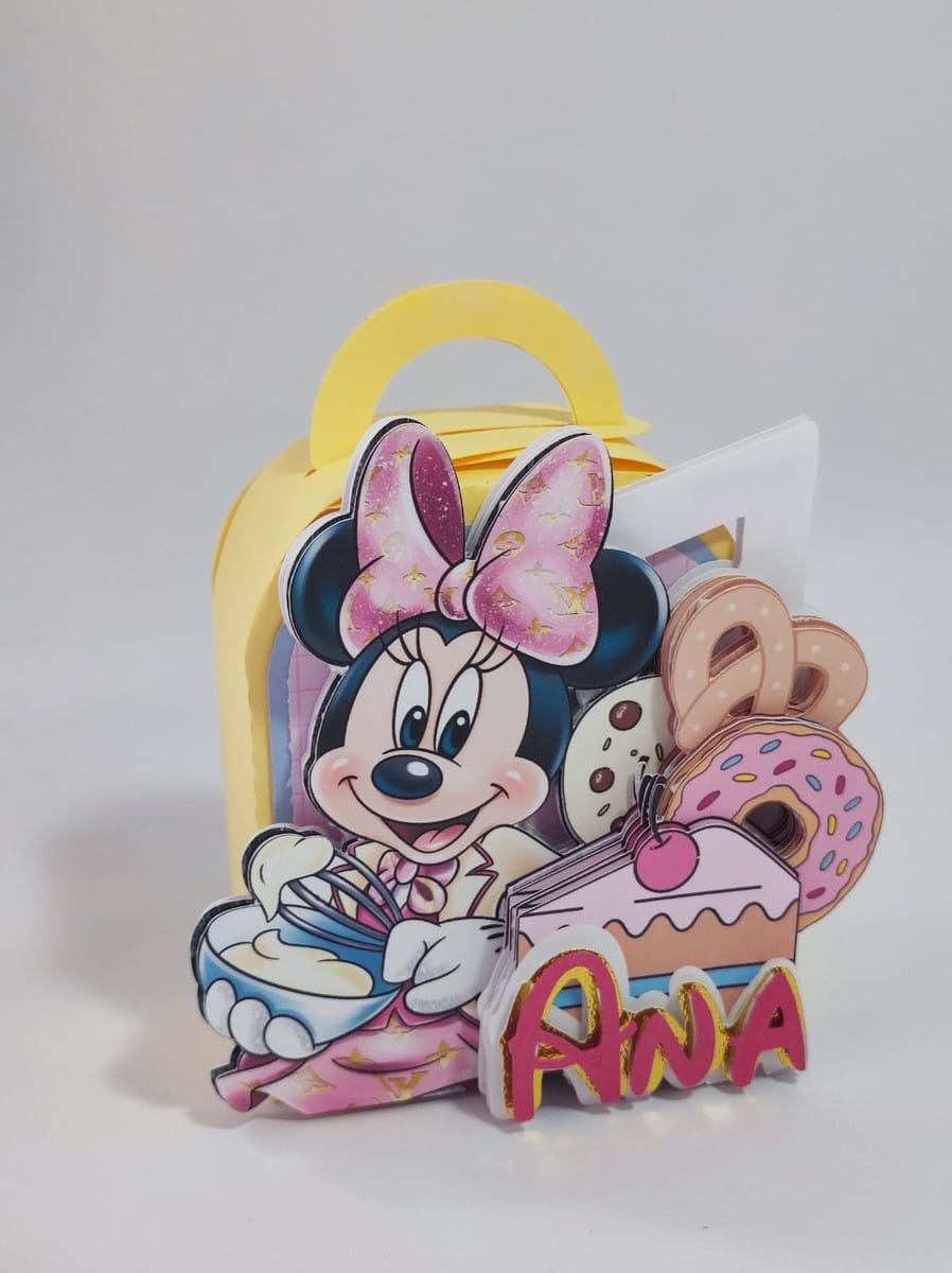 Kit Festa Minnie Confeiteira Luxo em Studio e PDF 2 Design de arte digital para caixa de lembrancinha com personagem, doces e nome personalizado.