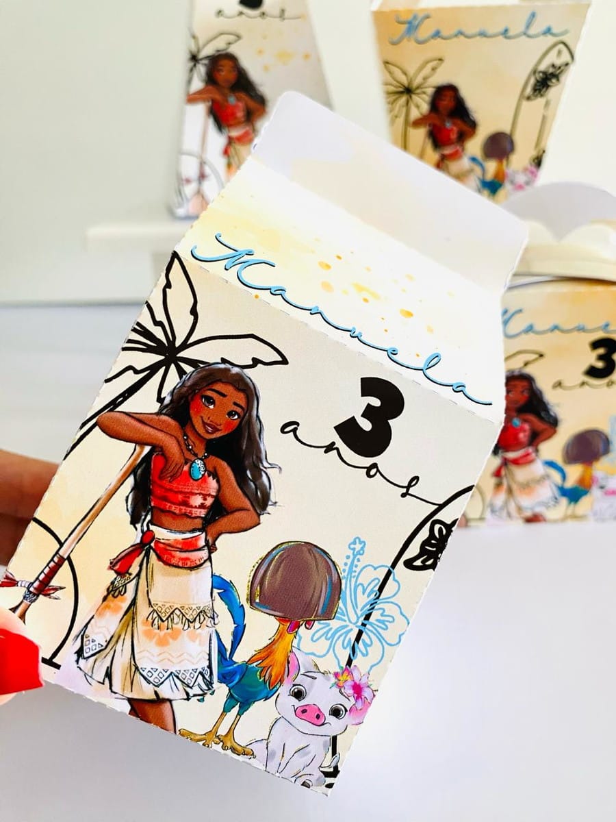 Kit Festa Moana Digital com Arquivo Studio e PDF 4 Caixa de papel personalizada com ilustrações temáticas de personagem tropical e animais.