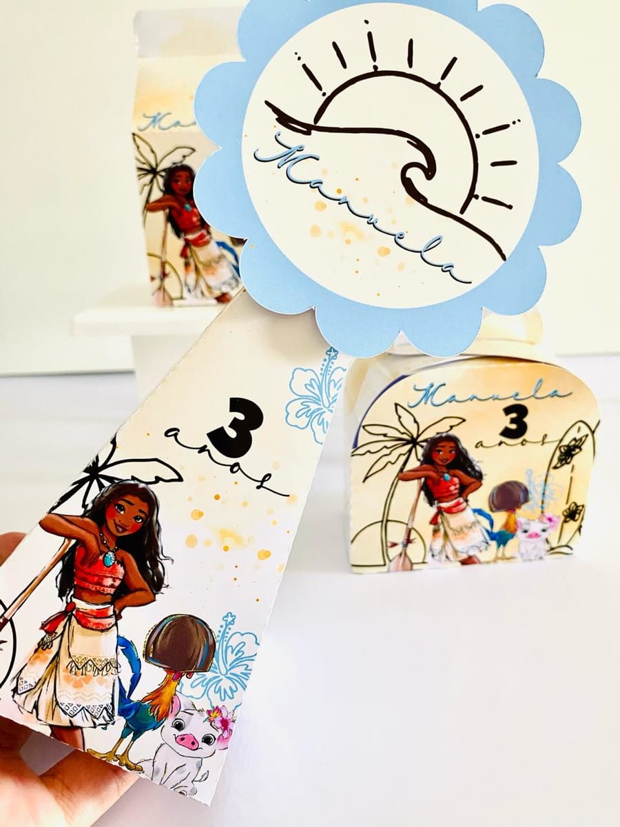 Kit Festa Moana Digital com Arquivo Studio e PDF 5 Decoração de papelaria personalizada com personagens de animação e elementos de praia tropical.