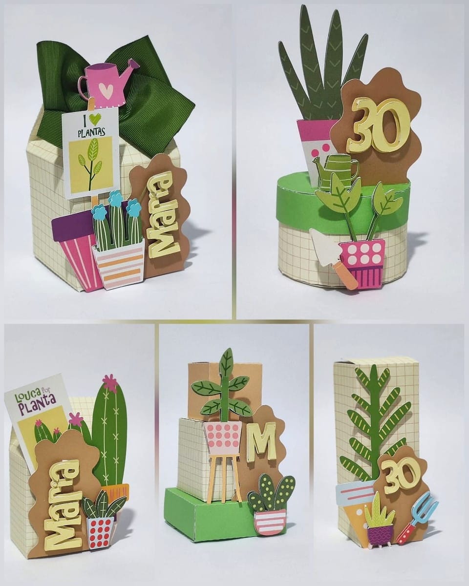 Kit Festa Plantas com Arquivo Studio e PDF para Imprimir 1 Caixas de papel decoradas com tema de jardinagem, plantas e vasos em miniatura.