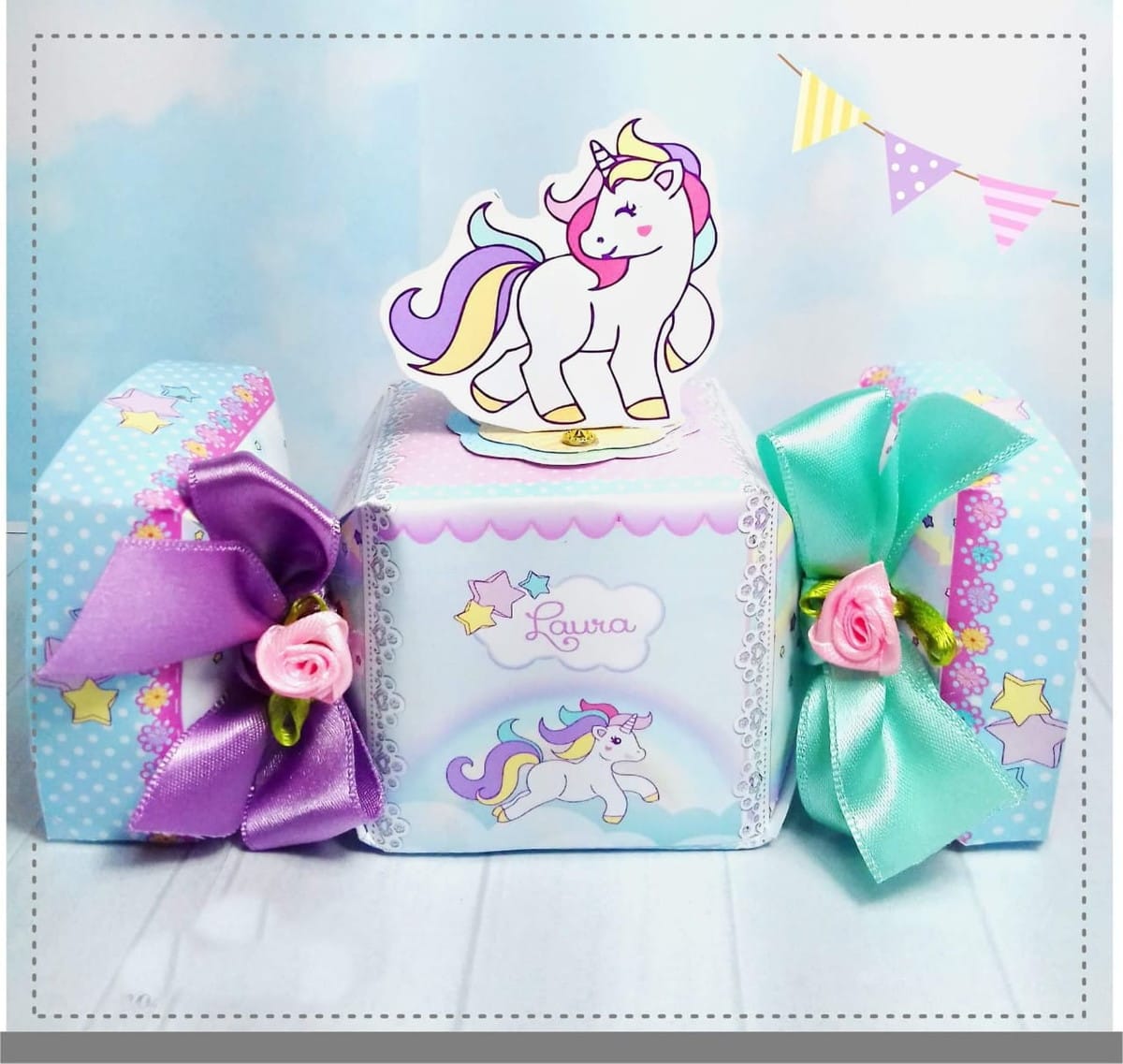 Kit Festa Unicórnio Colorido com Caixinhas Editáveis 3 Caixa de papel em formato de bala decorada com tema de unicórnio infantil