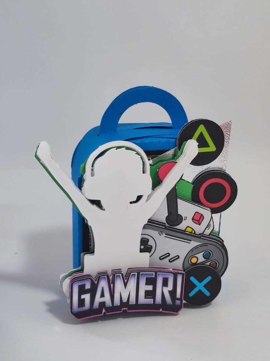 Kit Festa Video Game Luxo Digital com Studio e PDF 4 Ilustração digital de tema gamer com silhueta celebrando e ícones de controle.