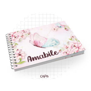 Caderno espiral horizontal com capa decorada em aquarela rosa, flores e borboletas.