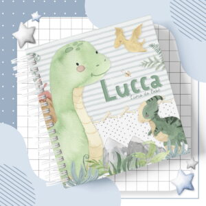 Capa de caderno infantil com ilustrações em aquarela de dinossauros e folhagens.