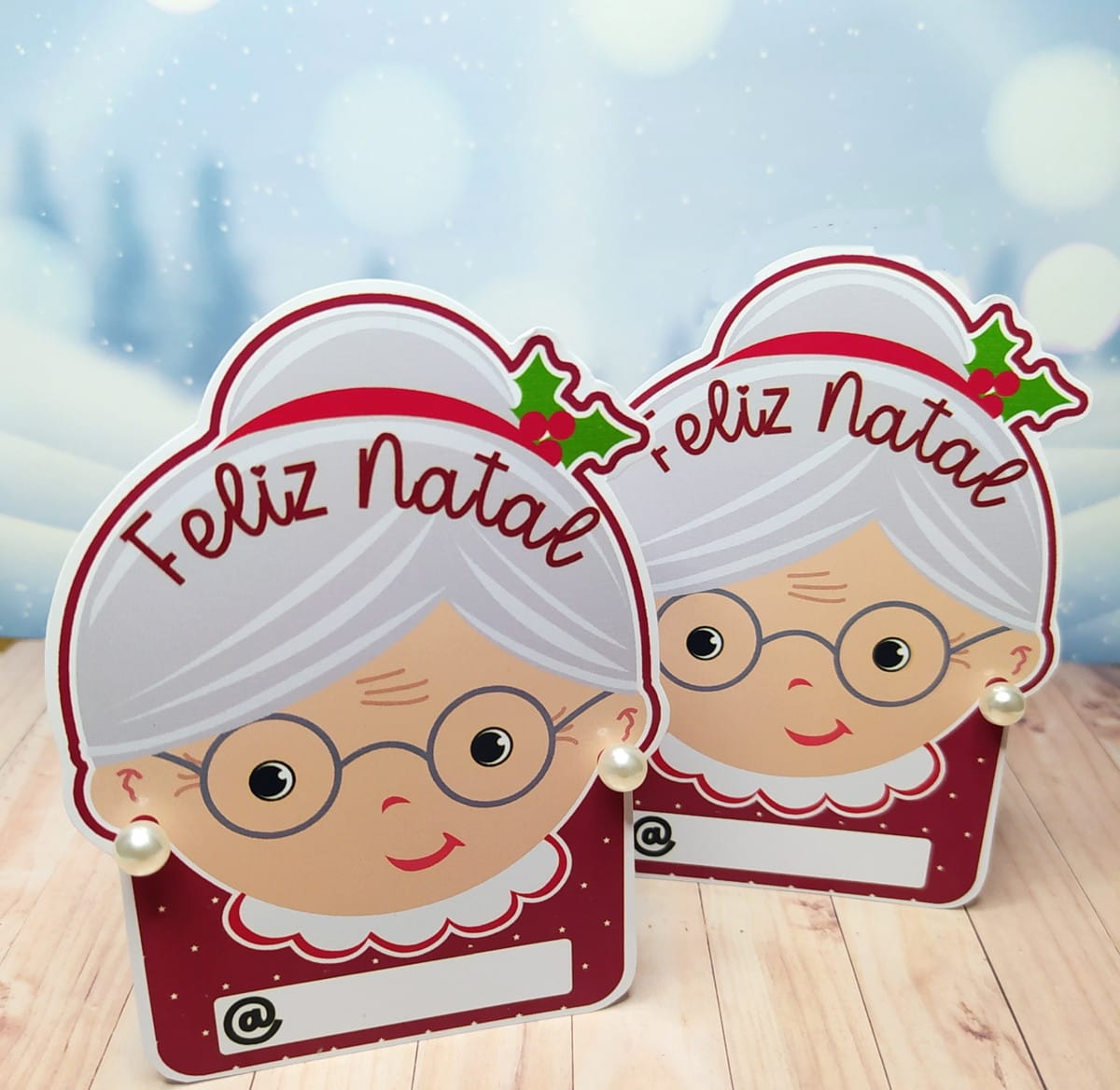 Kit Natal Digital com Balinhas e Cartões para Imprimir 2 Dois cartões impressos com ilustração de senhora idosa e mensagem festiva