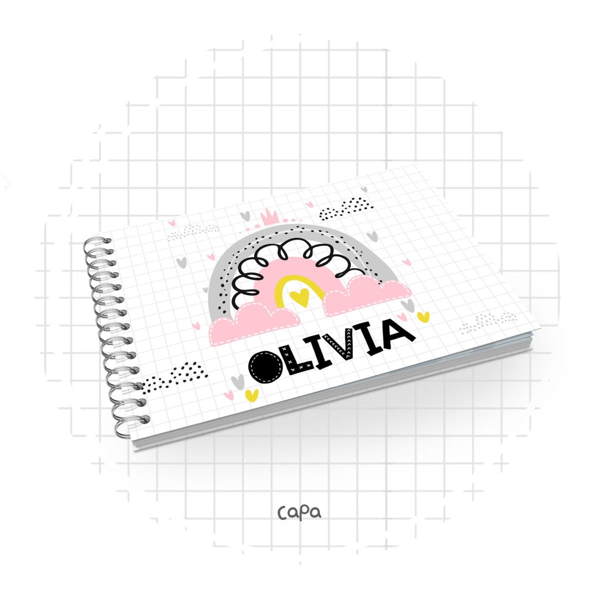 Livro do Bebê Menina Arco Íris Digital Personalizável 1 Caderno espiral com desenho de arco-íris, nuvens e corações em fundo quadriculado.