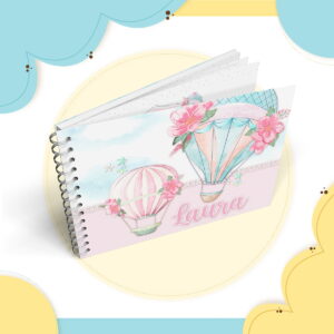 Caderno espiral com ilustração de balões, flores e nome em estilo aquarela infantil.