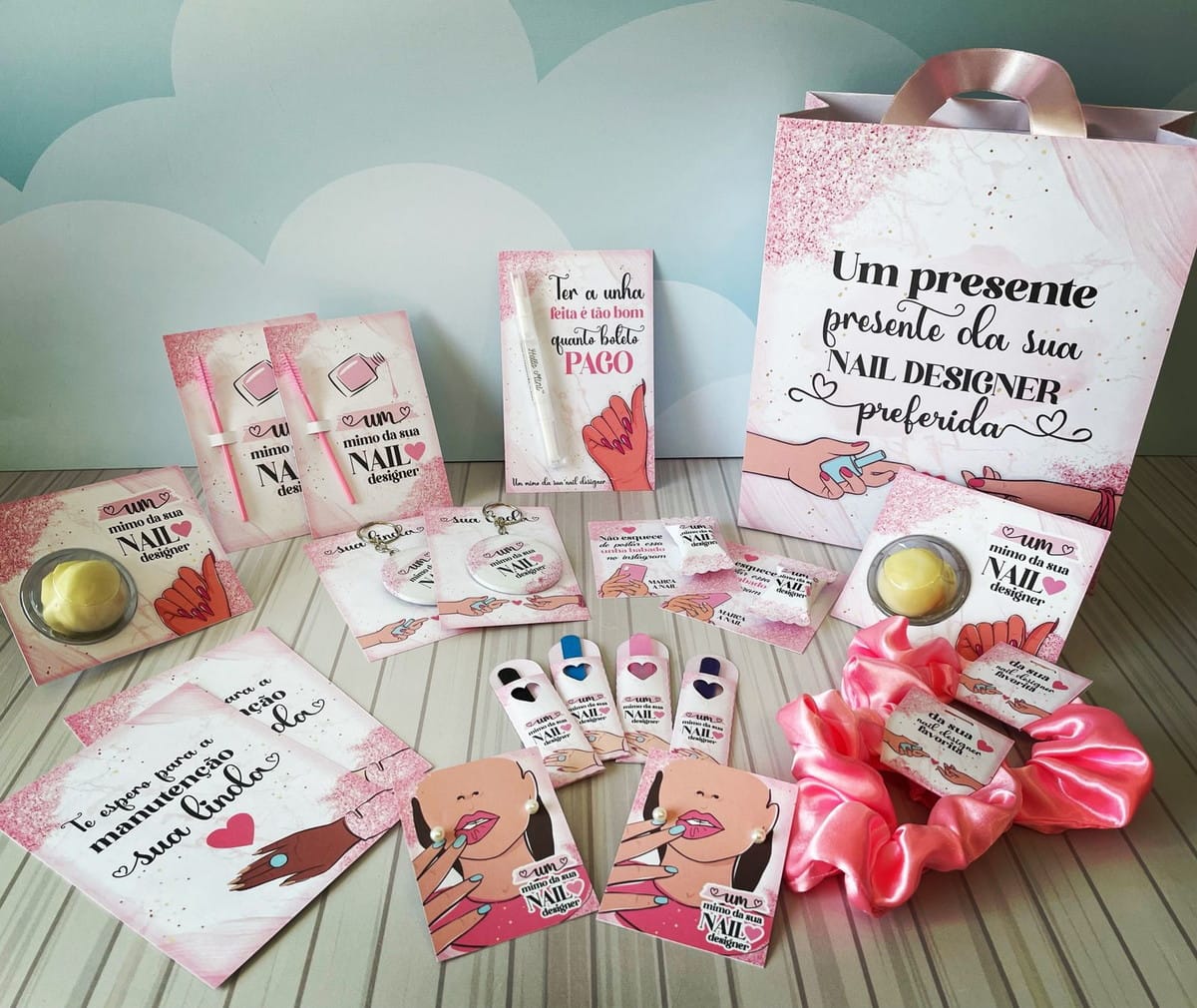 Mimos Nails Designer Arquivo Digital com Moldes de Corte 1 Kit impresso cor de rosa para nail designer com cartões, sacola, escovinhas e mimos.