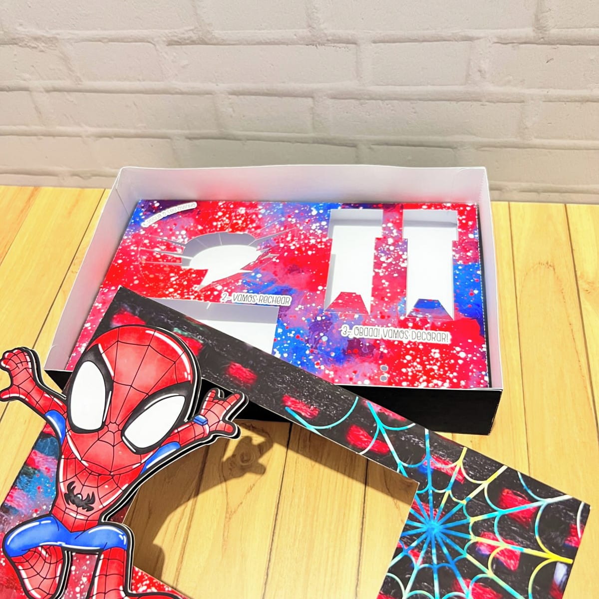 Mini Confeiteiro Páscoa Homem Aranha Cute Arquivo Digital 2 Design de kit de festa digital com recortes e personagem de super-herói.