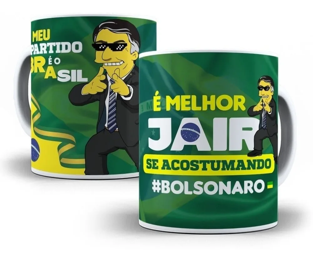 Duas canecas estampadas com caricatura em estilo desenho animado e frases políticas brasileiras.