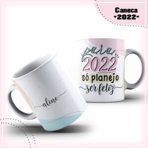 Pack de Estampas para Caneca Ano Novo 2022 23 Duas canecas brancas com estampa personalizada e frases escritas em tons pastel.