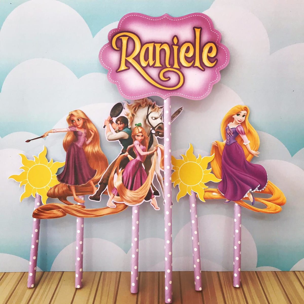 Arquivo Festa Rapunzel com Caixas Convite e Topo de Bolo 3 Arte digital de toppers de bolo: princesa, herói, cavalo e nome personalizado.