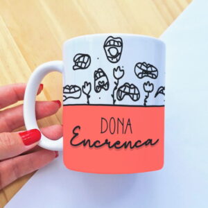 Kit 6 Artes Digitais para Sublimação em Canecas Femininas 25 Caneca branca com design de arte digital de bocas e flores, texto "Dona Encrenca".