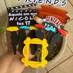 Topo de Bolo Friends Camadas